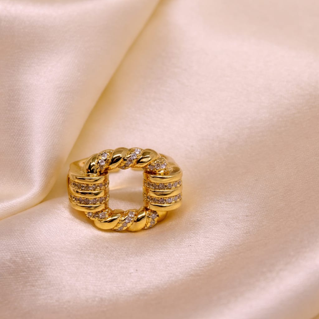 Golden Twist Luxe Ring | Isha Elite