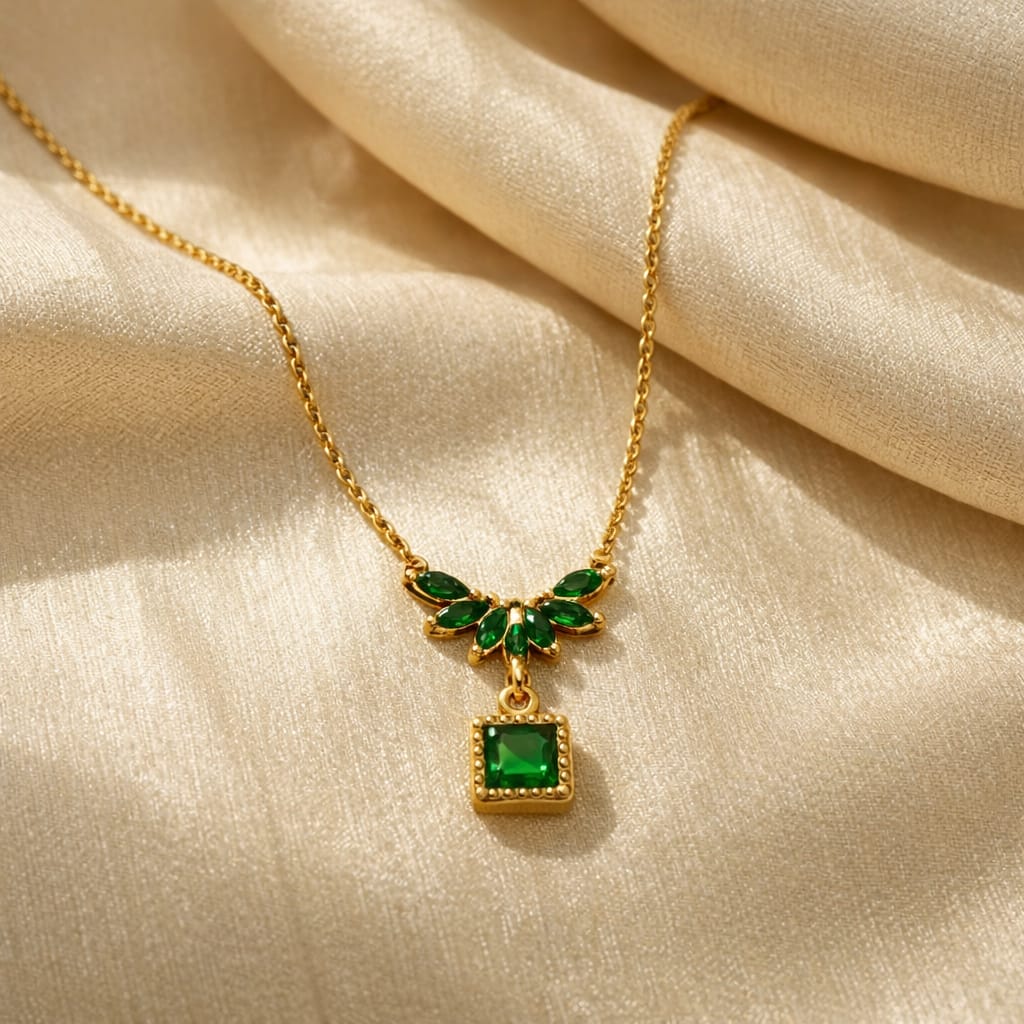 Green stone pendant necklace